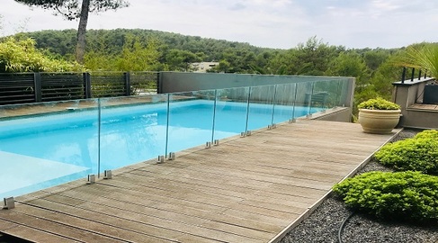 Clôture de piscine en verre avec pinces au sol 66-2